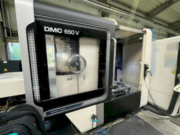 Vooraanzicht  van DMG MORI DMC 650 V  machine