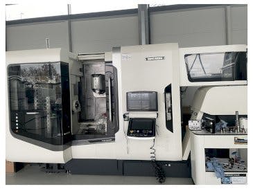 Vooraanzicht  van DMG MORI NTX 1000  machine