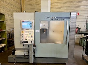 Vooraanzicht  van DMG DMC 835  machine