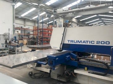 Linkerzijdeaanzicht  van Trumpf Trumatic 200  machine