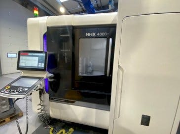 Vooraanzicht  van DMG MORI NHX 4000  machine