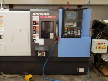 Vooraanzicht  van Doosan Lynx 220 MA  machine