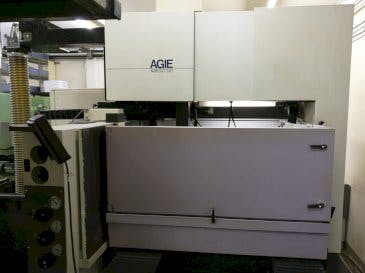 Vooraanzicht  van AGIE AGIECUT 320 machine