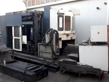 Vooraanzicht  van Makino A77  machine