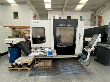 Vooraanzicht  van DMG MORI CMX 1100  machine