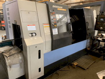 Vooraanzicht  van DOOSAN PUMA 400M  machine