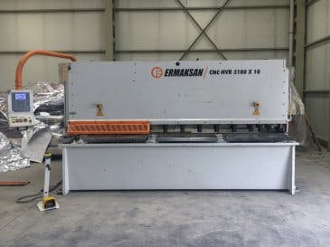 Vooraanzicht  van ERMAKSAN CNC HVR 3100x10 machine