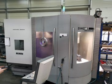 Vooraanzicht  van DECKEL MAHO DMC 60T  machine