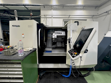 Vooraanzicht  van DMG MORI CLX 450 V4  machine