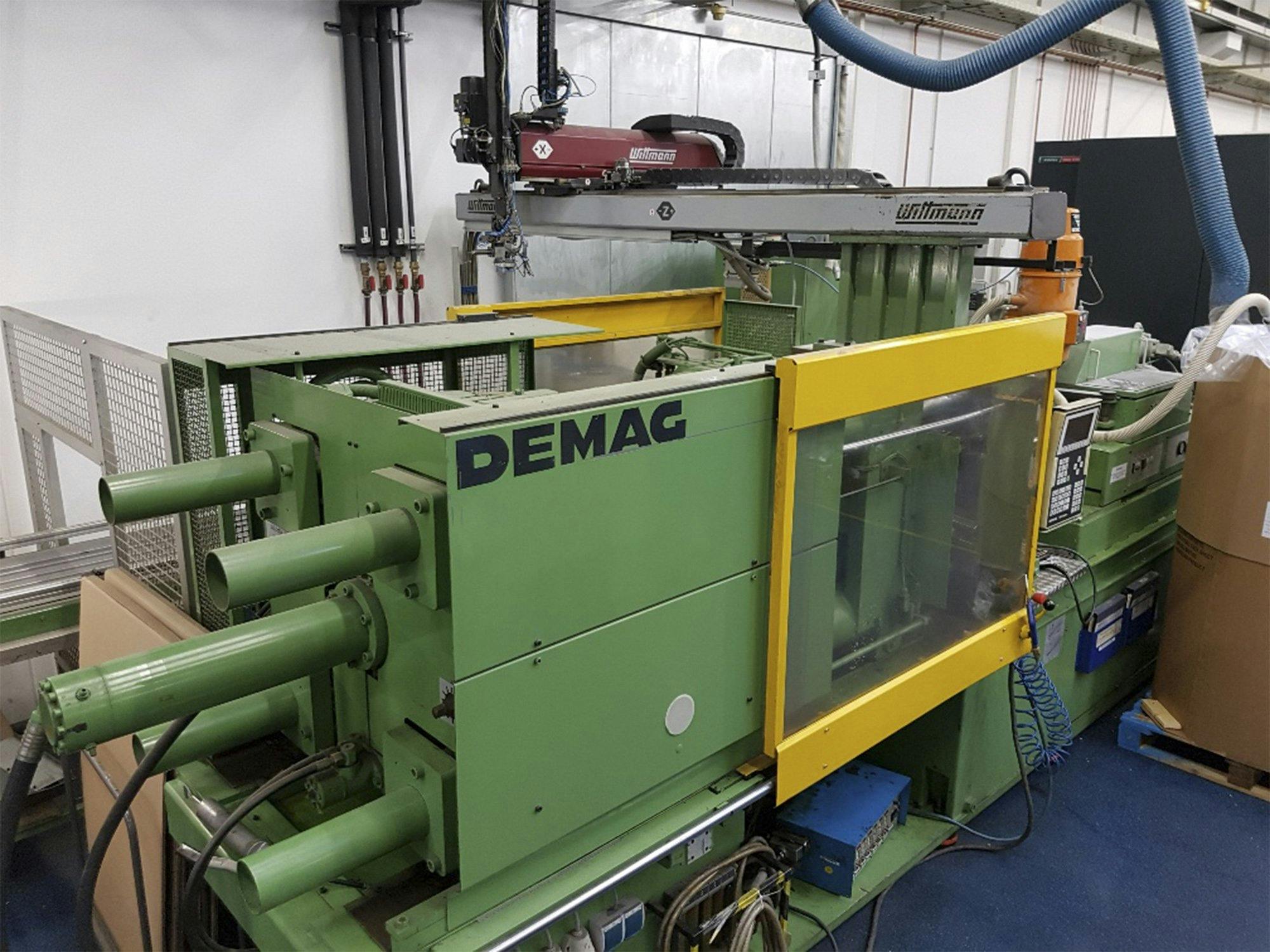 Links zicht  van DEMAG D200-730 NCIII machine