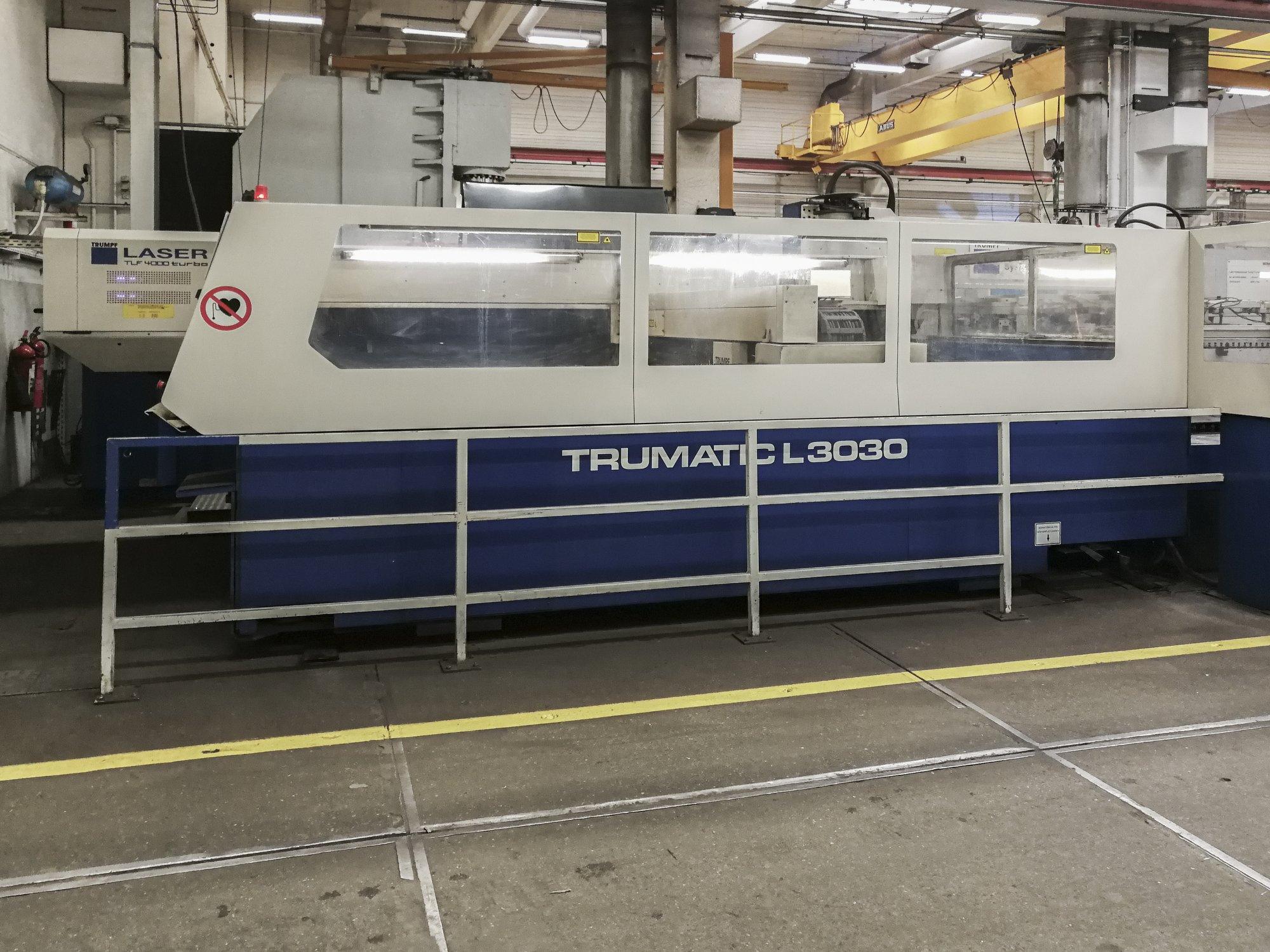 Links zicht  1 van Trumpf Trumatic L3030 machine