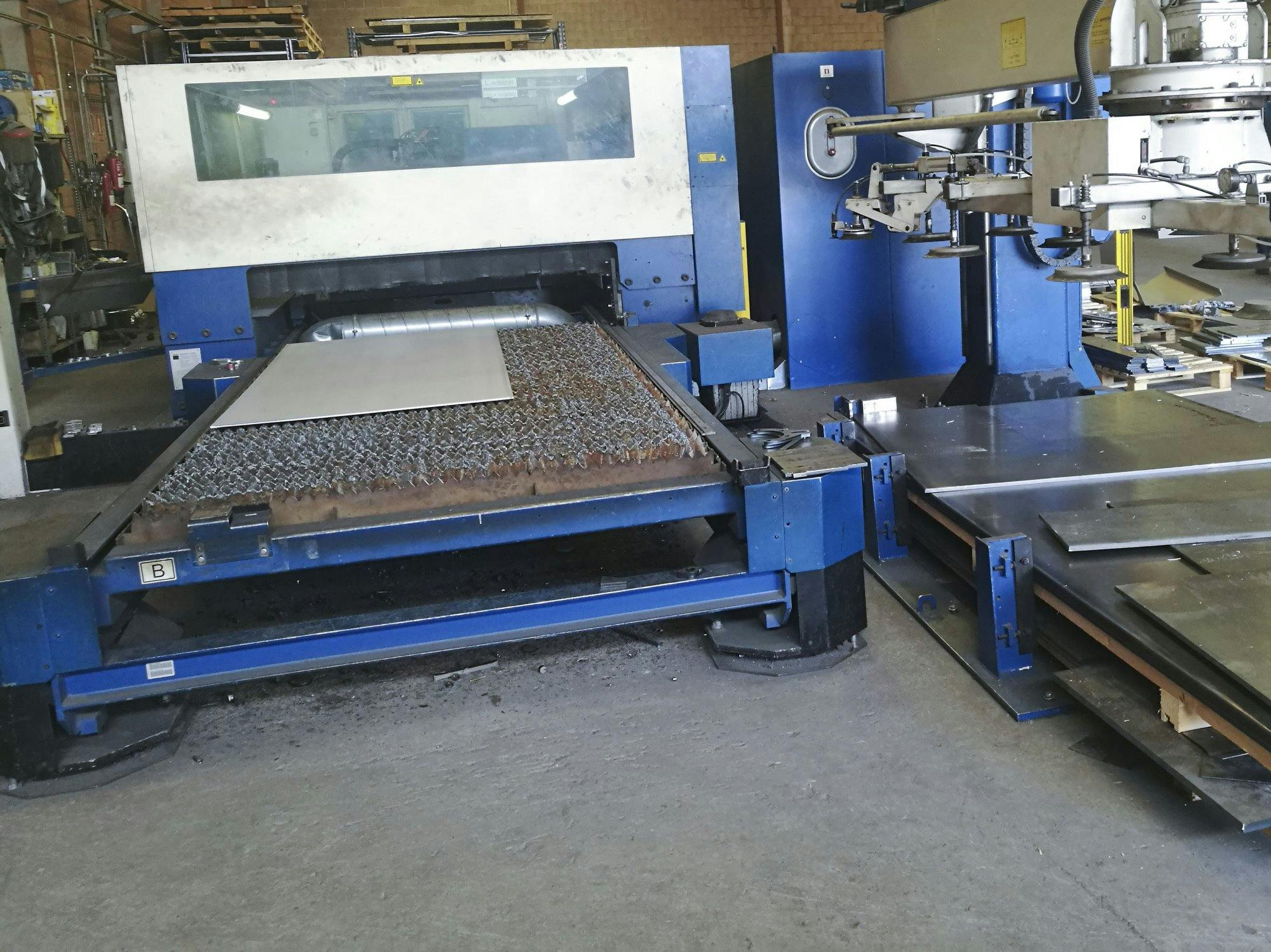 Vooraanzicht  van Trumpf Trumatic L3050 machine