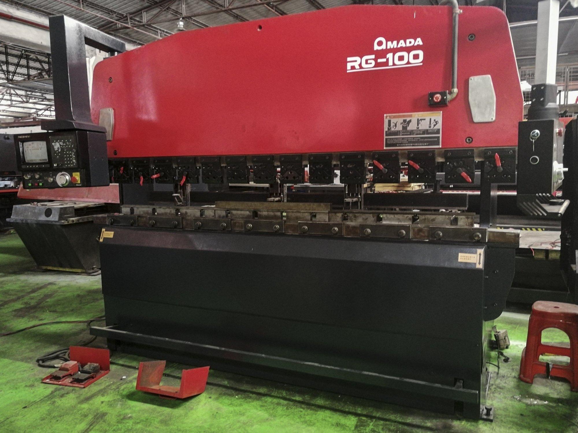 Recht aanzicht  van AMADA RG-100 machine