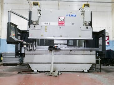 Vooraanzicht  van LVD PPEB 80/25 machine