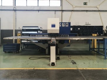 Vooraanzicht  van Trumpf Trumatic 200 machine