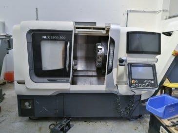 Vooraanzicht  van DMG MORI NLX 2500/500 machine