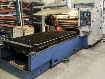 Links zicht  van Mazak LASER-PATH NEW SUPER TURBO X48 machine