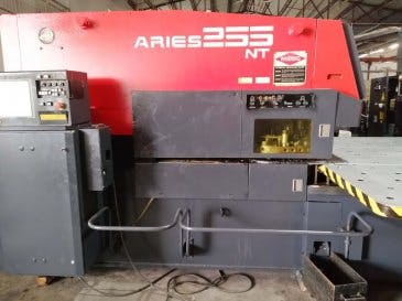 Vooraanzicht  1 van AMADA ARIES 255NT machine