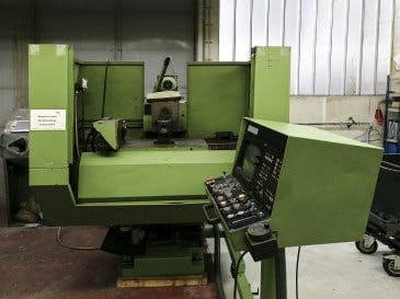 Vooraanzicht  van Mikron WF-31 D machine