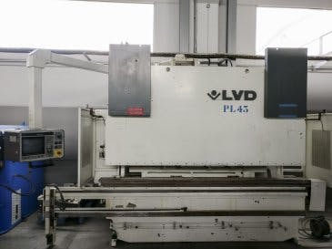 Vooraanzicht  van LVD PPEB 160-30 MNC 95 machine