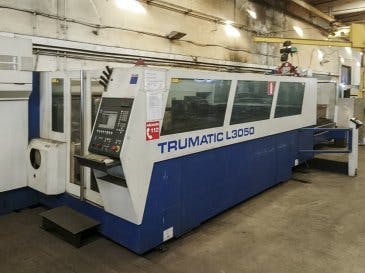 Links zicht  van Trumpf Trumatic L3050 machine