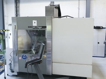 Vooraanzicht  van DMG MORI DMC 64 V linear machine