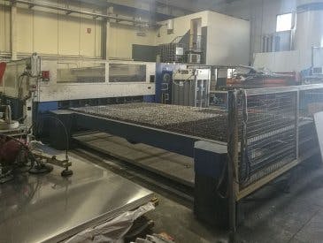 Links zicht  van Trumpf Trumatic L4030 machine